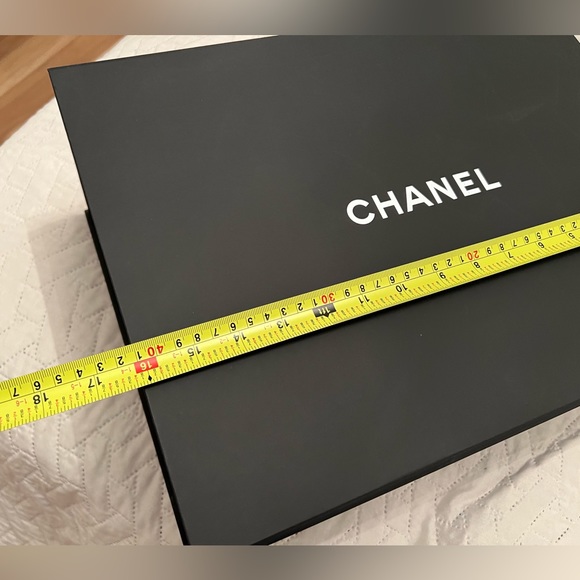 SOLD! Authentic Chanel Magnetic Box - Picture 4 of 4
